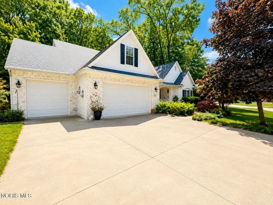 741 Whisperwood Pkwy, Holland, OH 43528