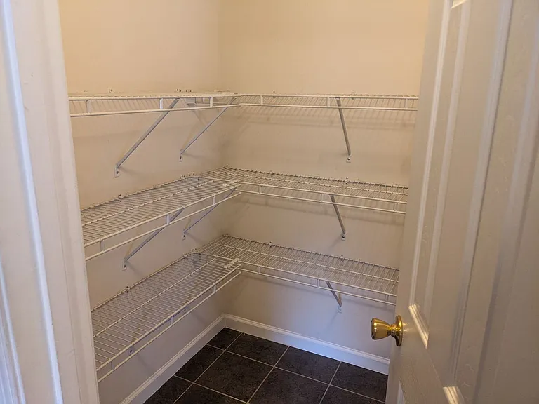 225 Crown Ct — Photo 20