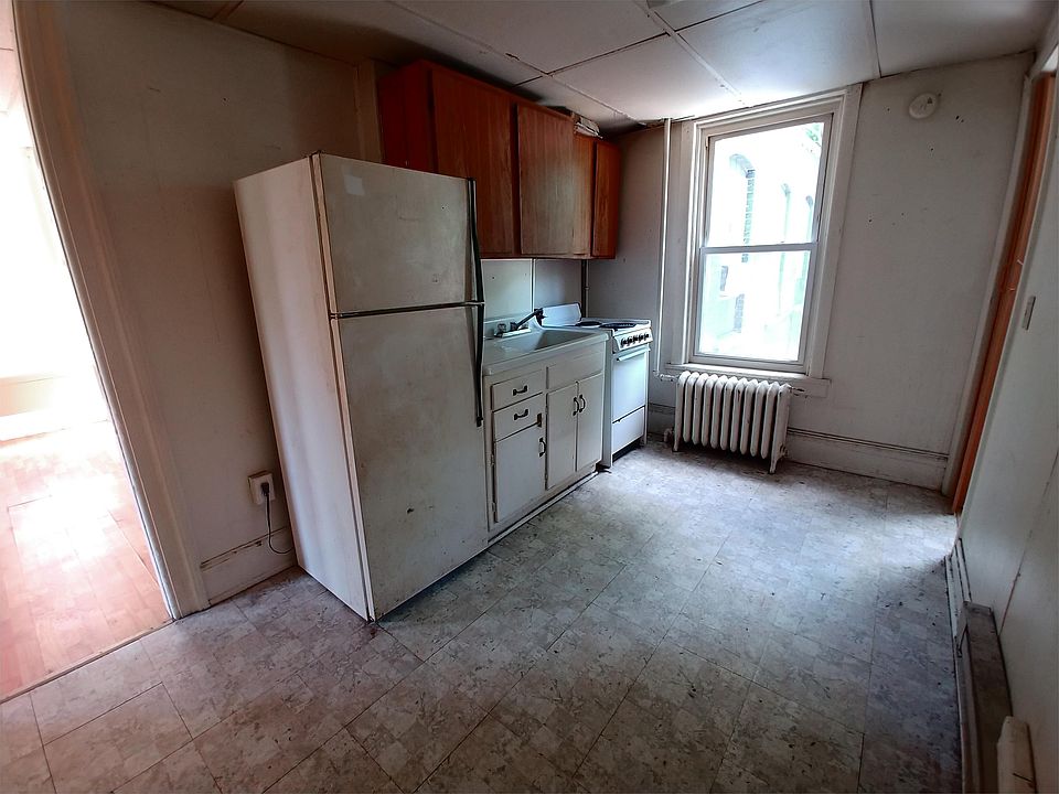 2nd image of 19 Franklin St APT 5