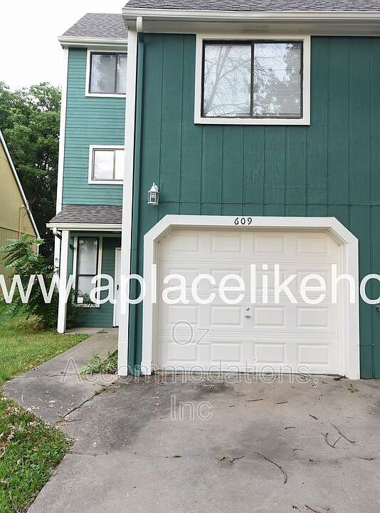 1st image of 609 S 13th St