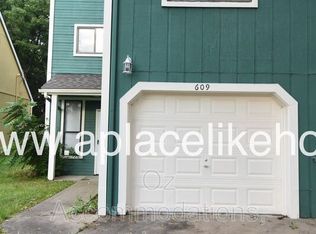 609 S 13th St, Leavenworth, KS 66048