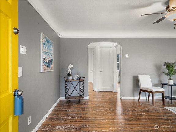5th image of 839 S Summit Avenue