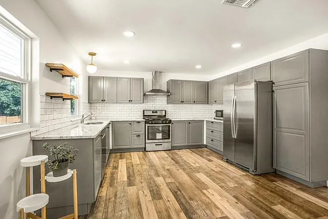 1209 E 38th 1/2 St #A — Photo 6