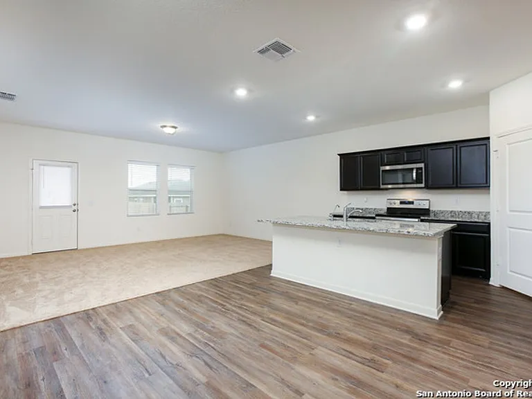12530 Larissa — Photo 4