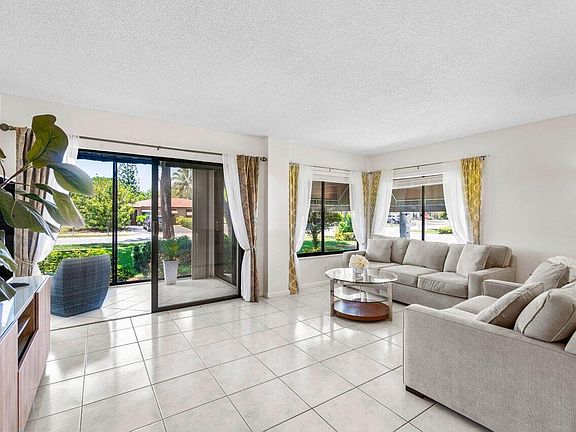 3rd image of 5040 Rose Hill Drive #105