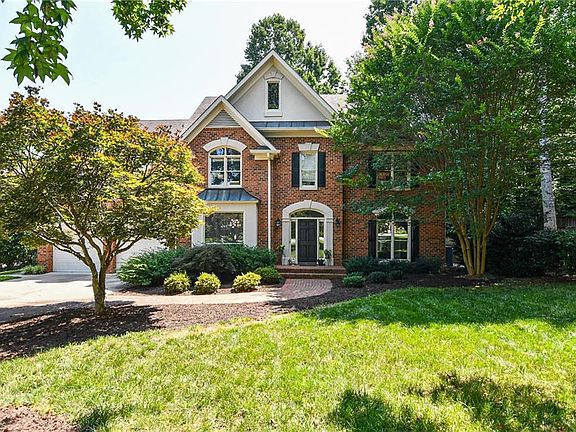 4th image of 22 Rosebay Ln