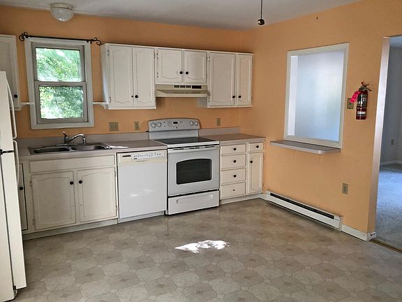 3rd image of 231 Oakwood Ave #231