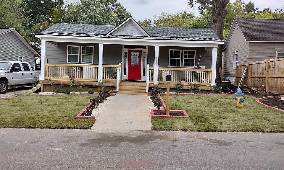 2nd image of 728 Southerland St