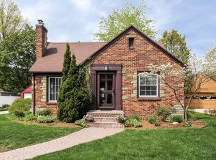 1123 Kenesaw Dr SE, East Grand Rapids, MI 49506