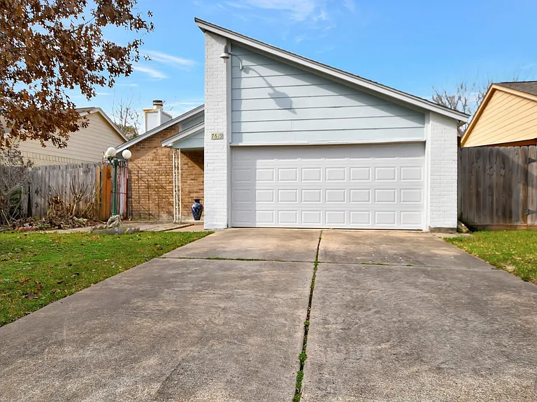 7619 Lemma Dr — Photo 2