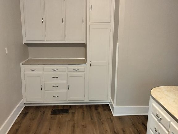 4th image of 1011B Vine St