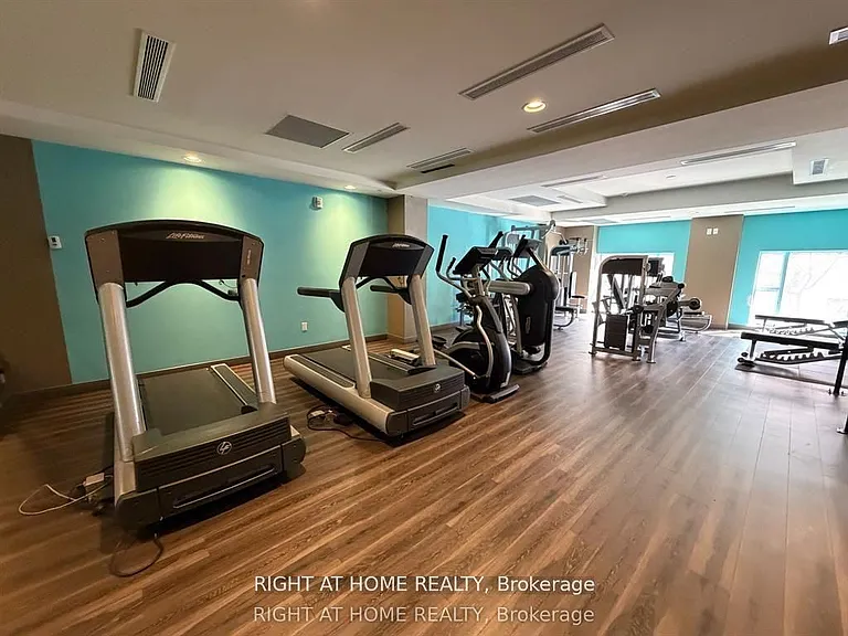 150 Main St W #Penthouse 10 — Photo 11