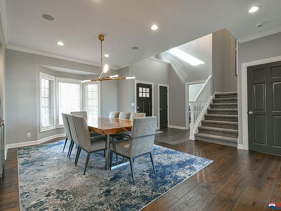 3rd image of 9400 Thornwood Dr