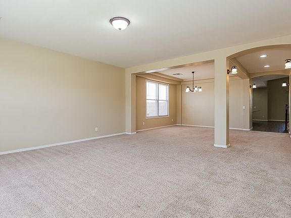 5th image of 2118 E La Salle St