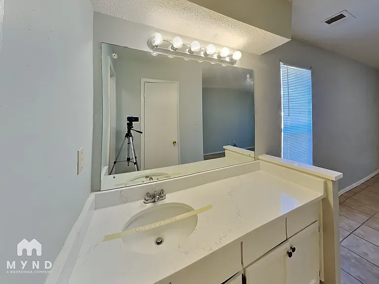 3535 Laurel Cv — Photo 15