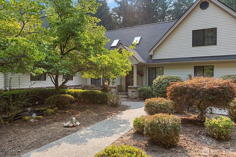 3rd image of 6120 Vernon Lane SE