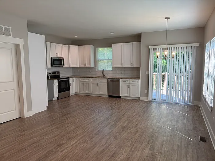 434 Amber St — Photo 3