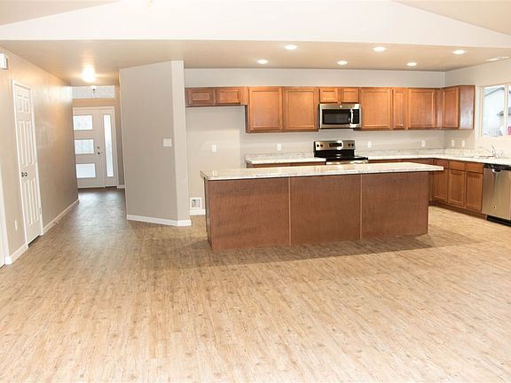 3rd image of 406 Pear Meadows St