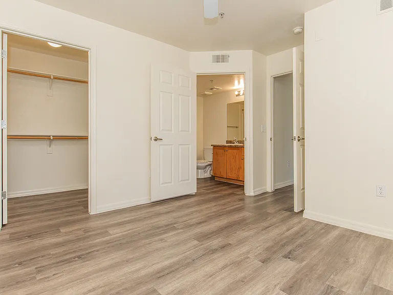 Indigo Pointe Apartments — Photo 39