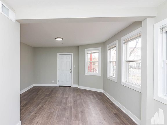 4th image of 2923 N Avers Ave #1A