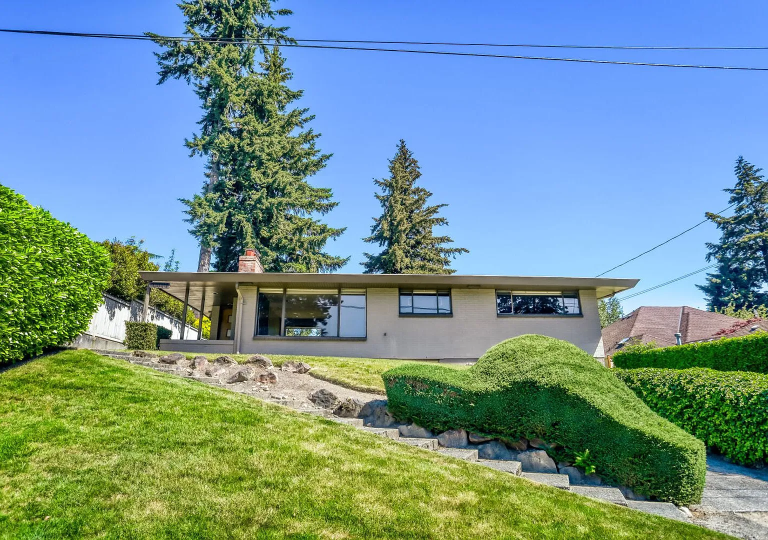 3Bd/1.75Ba Bellevue Home — Photo 2
