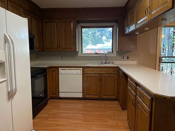 2nd image of 1112 Oak Dr