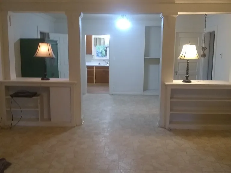 SPACIOUS LIVING ROOM