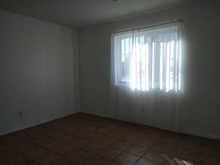 520 Foyt Dr SW — Photo 3