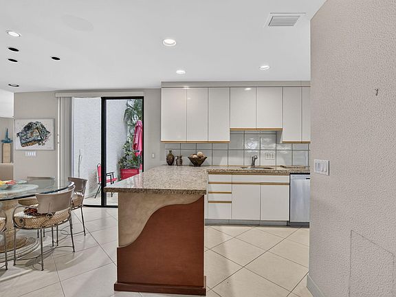 4th image of 4 Eastgate Drive #C