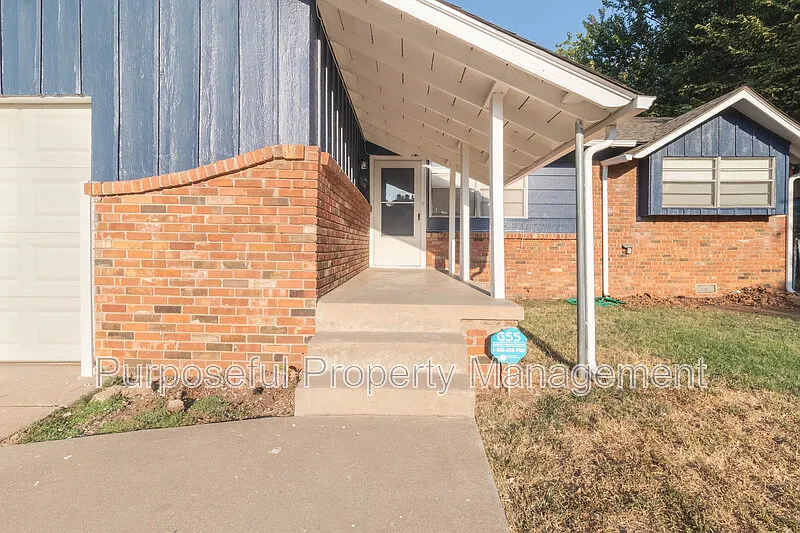 3 bed, 1.5 bath, 908 sqft, $1,275 — Photo 3