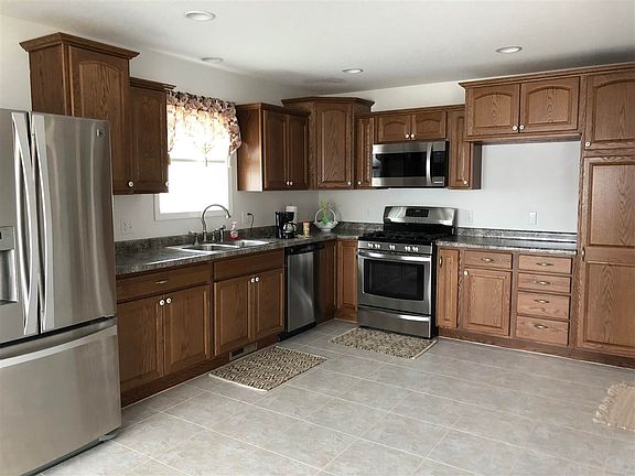 4th image of 608 Freds Ct