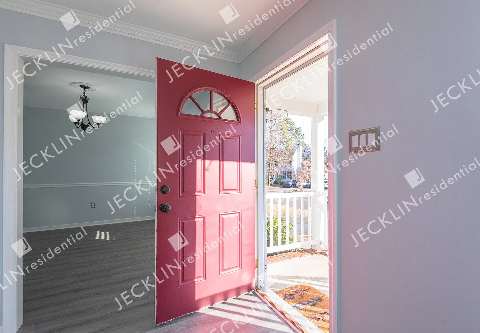 9020 Castle Point Drive — Photo 3