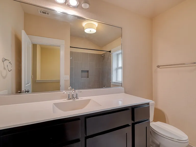 1912 Haskell St #2 — Photo 17