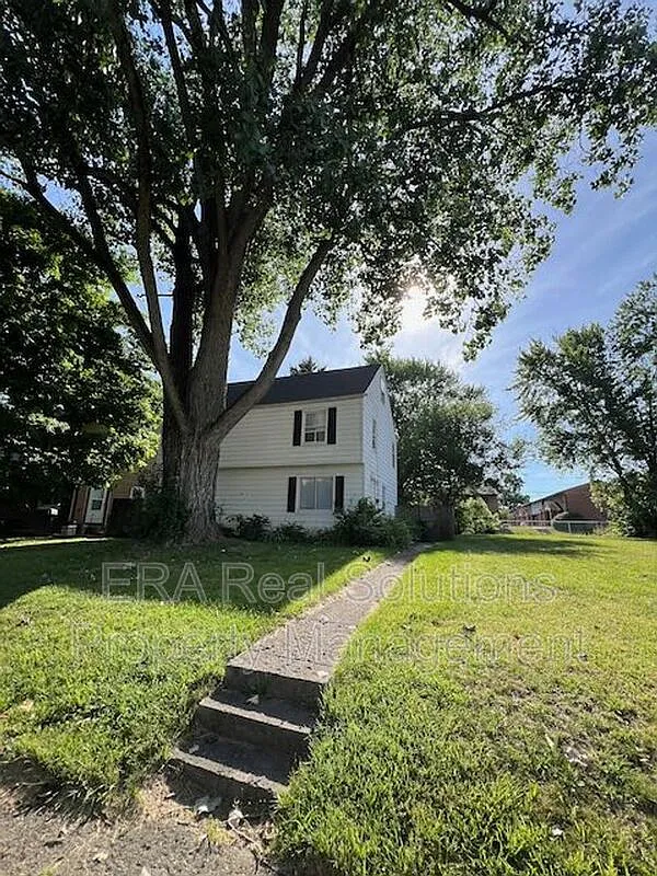 3 bed, 1.0 bath, 784 sqft, $1,250 — Photo 1