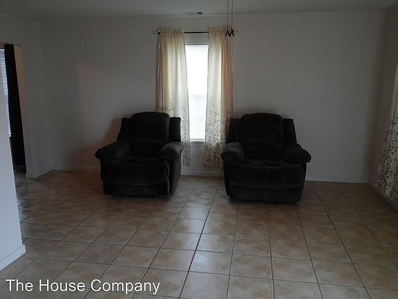 4th image of 1527 Campbell Ln