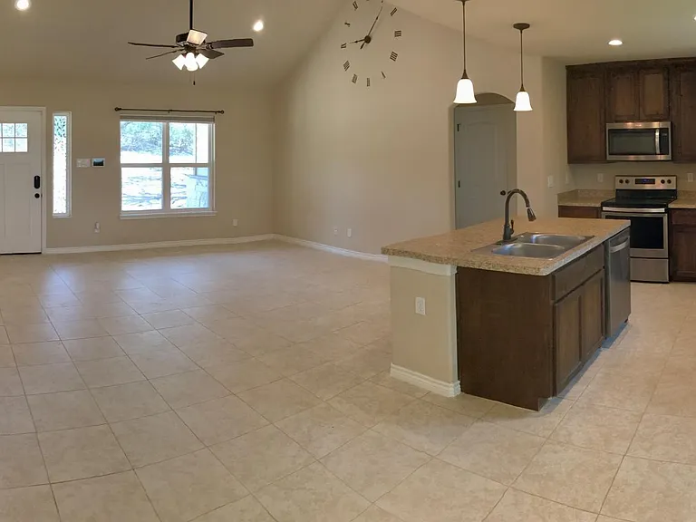 391 Windy Hill Dr — Photo 4