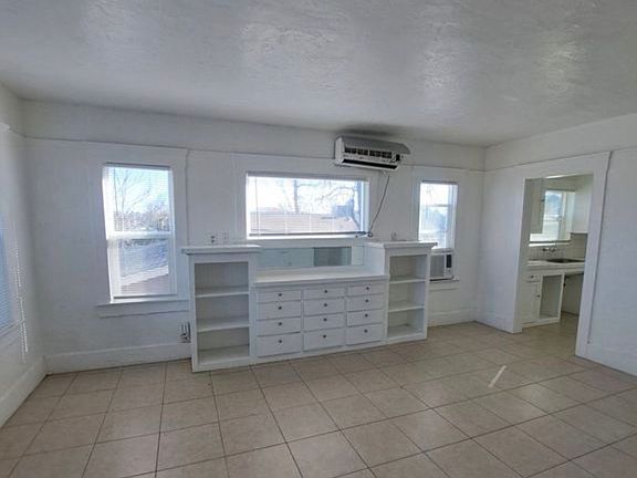 3rd image of 2510 E Washington Ave #2516