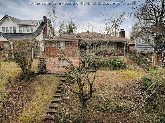5th image of 934 Park St