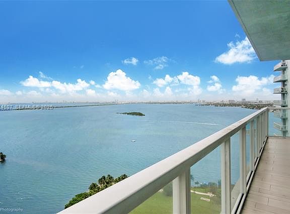 4th image of 1900 N Bayshore Dr APT 2615