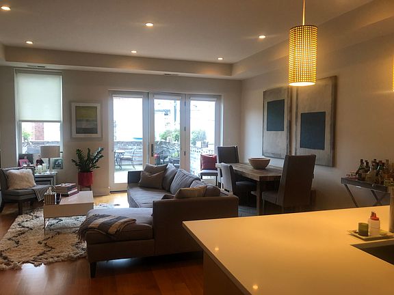2nd image of 2216 N Lincoln Ave #2C