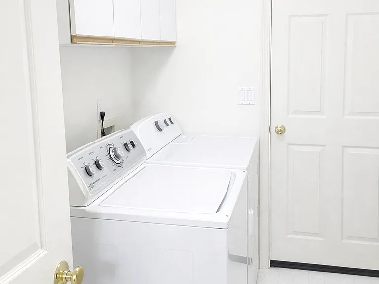 1010 S 38th Pl — Photo 8