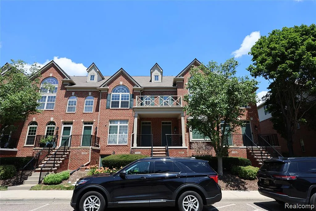 2 bed, 2.5 bath, 1764 sqft, $2,400 — Photo 1