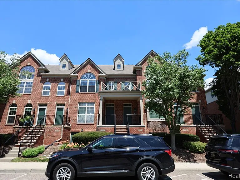 39460 Springwater Dr — Photo 1