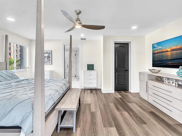 2521 Center Ave — Photo 69
