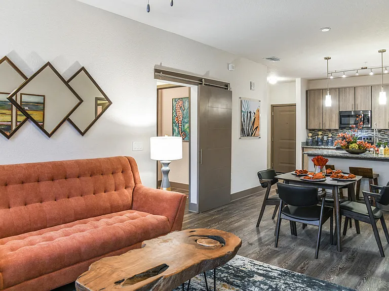 Centre Pointe Apartments — Photo 7