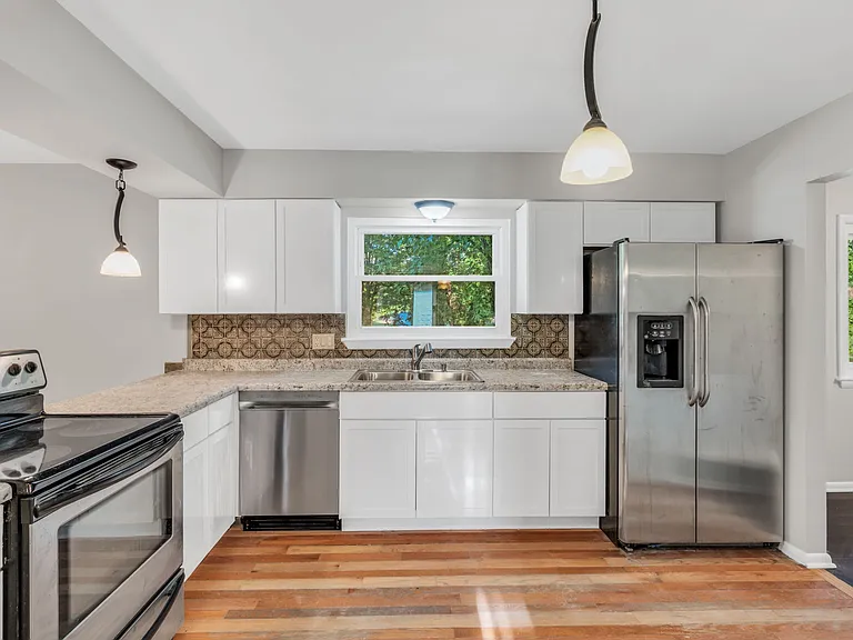 1449 Moores Mnr — Photo 6