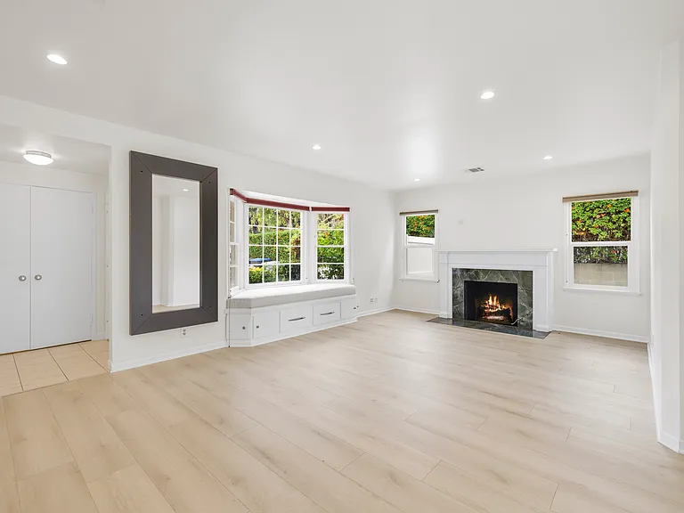 1078 E Orange Grove Ave — Photo 5