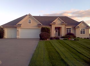 11033 Lake Ridge Dr, Omaha, NE 68136