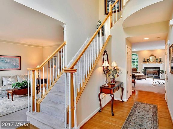 2-Story Foyer