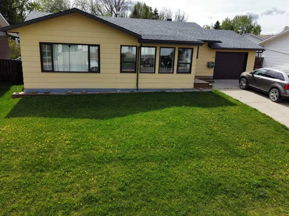 805 W 8th St, Fox Creek, AB T0H 1P0